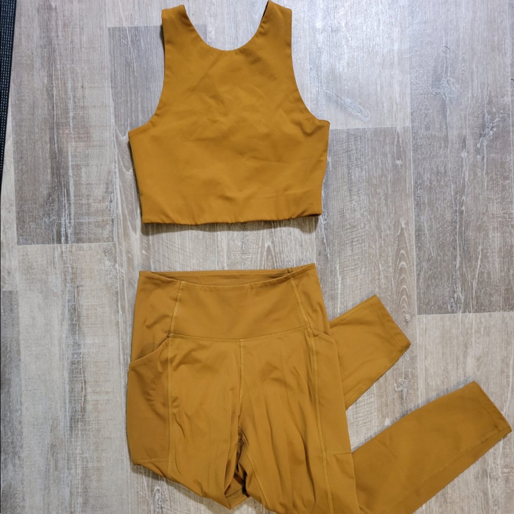 Girlfriend Collective high rise pocket leggings. Size small. Color saddle.